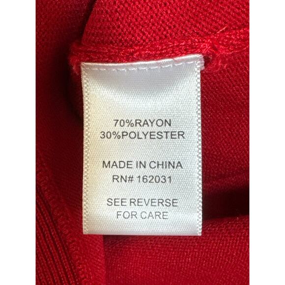 NWT Tint & Shadow Small Red Long Sleeve Scoop Neck Sweater Scoop Hem Button Acc - Picture 5 of 7